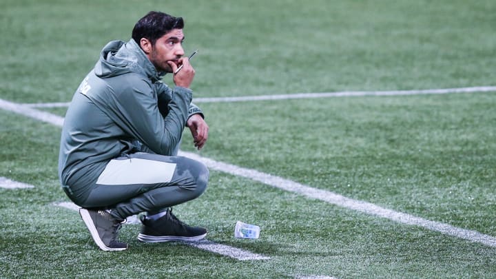 Técnico luso teceu críticas contundentes ao desempenho recente dos jogadores 